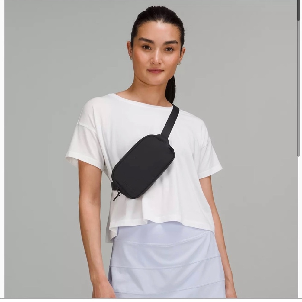 Lululemon Black Mini Belt Bag Crossbody Bag women’s sling Bag NWT